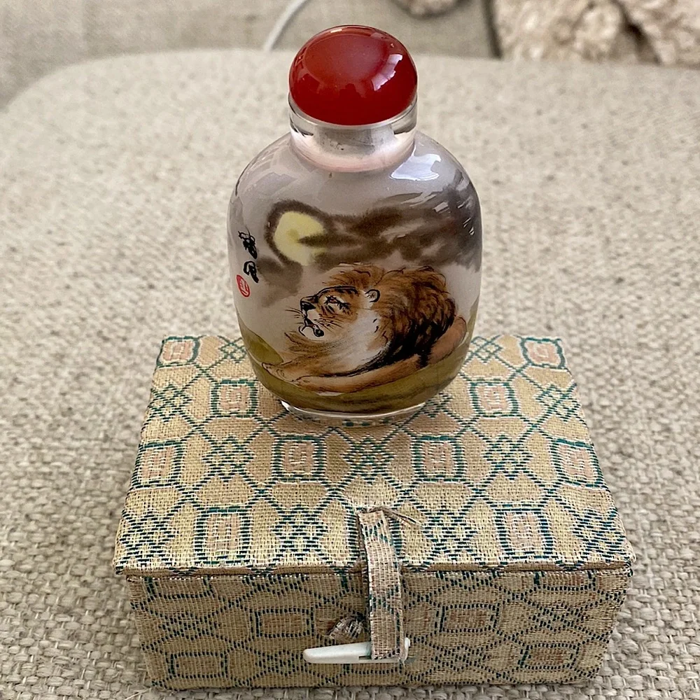 NWOT Chinese Reverse Painted Glass Snuff Bottle Double Scene Lion